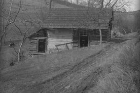 2_Seninka, sušírna před demontáží, 1963 / Seninka, the fruit-drying shed before dismantling, 1963