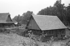 8_ Valcha krátce po dostavbě v Mlýnské dolině, 1982 / Water Mill Valley, the fulling mill shortly after completion, 1982