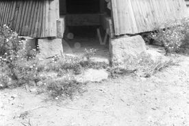 3_Vrbětice, vstup do zvonice, usazení konstrukce na kamenné podezdívce, 1967 / Vrbětice, the entry to the bell tower, the placement of the construction on a stone foundation, 1967