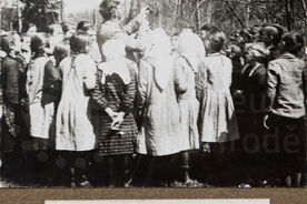 Názorná výuka ve školní zahradě při škole ve Starém Zubří, 30. léta 20. stol. (inv. č. 267)/Teaching demonstration in the school garden at the school in Staré Zubří, 1930s (inv. no. 267)