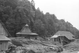 6_Stavba pily v Mlýnské dolině před dokončením, 1982 / The sawmill in Water Mill Valley before completion, 1982