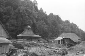 6_Stavba pily v Mlýnské dolině před dokončením, 1982 / The sawmill in Water Mill Valley before completion, 1982