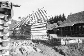 7_Valašská dědina, stavba chalupy čp. 205 z Nového Hrozenkova, 1998 / The Wallachian Village, construction of cottage no. 205 from Nový Hrozenkov, 1998