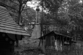 7_Valašská dědina, zvonice postavená nad chalupou z Prlova, 2002 / The Wallachian Village, the bell tower built above the cottage from Prlov, 2002