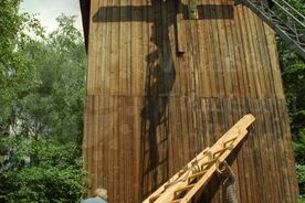 7_Výměna lopatek na mlýně, 2006 / Replacing the blades on the windmill, 2006