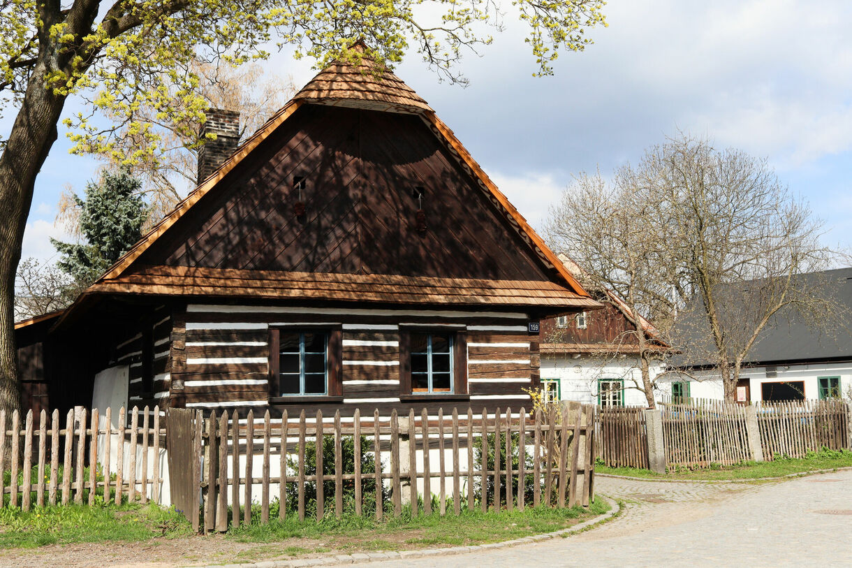 Detail záklopového prkna domku čp. 159, 2022. Foto: Pavel Bulena, Muzeum v přírodě Vysočina.