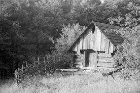 4_Koliba s košárem v muzeu, 1971 / The shepherd’s hut at the museum with a moveable enclosure for sheep, 1971