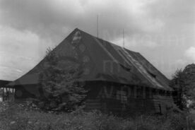 2_ Sýpka na původním místě v Prostřední Suché, 1966 / The Granary from Prostřední Suchá on its original site, 1966