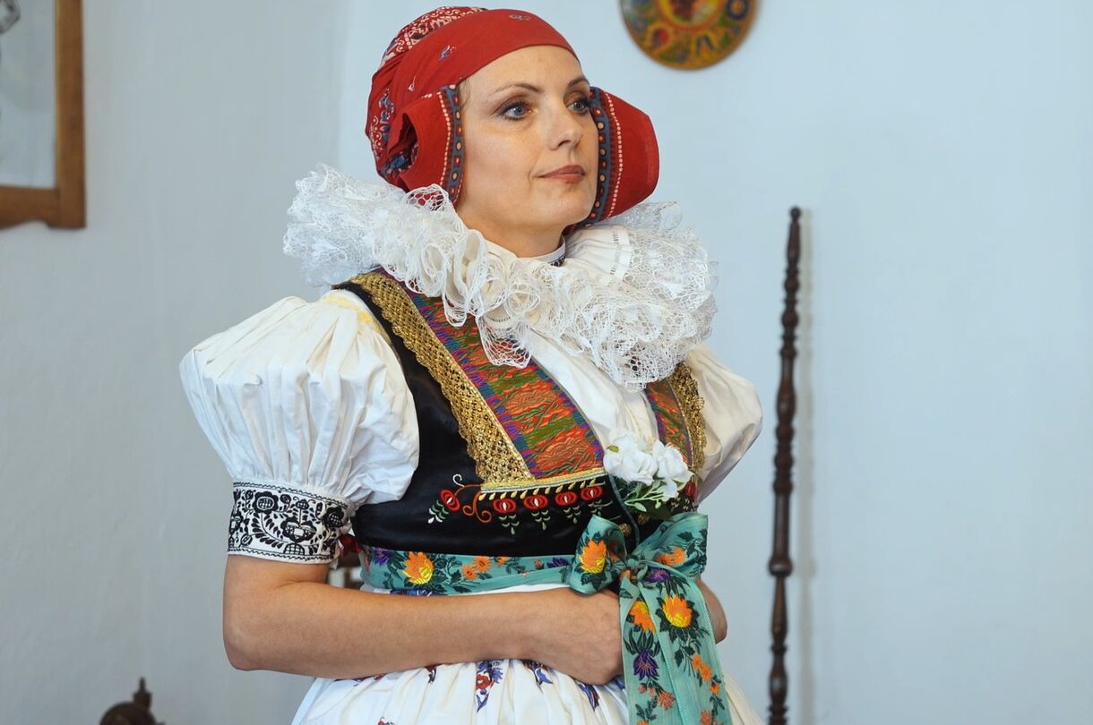 Sukně, rukávce, zástěra… Jak se obléká hanácký kroj?