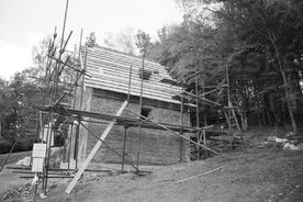 6_Stavba kaple v muzeu, 2011 / Construction of the chapel at the museum, 2011