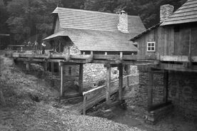 7_ Mlýn a pila s náhonem po dokončení / The mill and sawmill with the millrace after completion, 1982