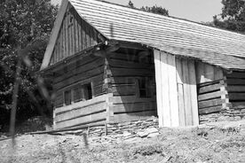 8_Polčákova chalupa v muzeu, 1974 / Polčák’s cottage at the museum, 1974