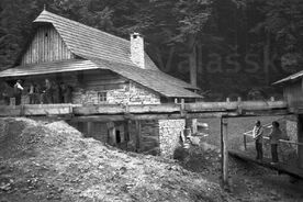 8_ Mlýn s náhonem po dokončení, 1982 / The mill and millrace after completion, 1982