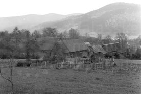 2_Lužná, rodový shluk, zasazení v krajině, 1966 / Lužná, cluster of family cottages, its setting in the landscape, 1966