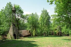 8_Umístění zvonice z Vrbětic v prostředí Valašské dědiny, 2002 / The placement of the bell tower from Vrbětice in the Wallachian Village, 2002