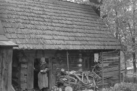 3_Nový Hrozenkov, vstup do domu, 1974 / Nový Hrozenkov, the entrance to the house, 1974