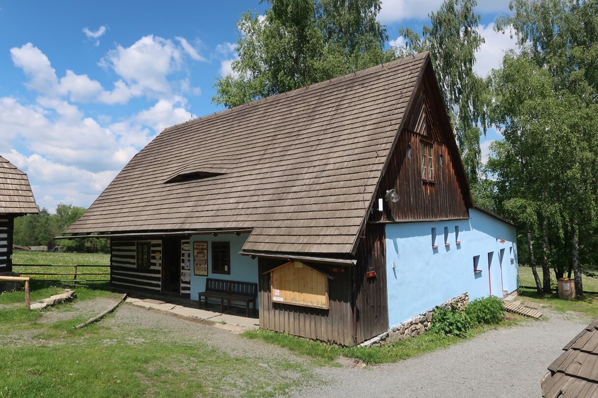 Výměna střešní krytiny vstupního objektu v areálu Veselý Kopec