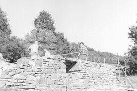 1_Valašská dědina, stavba kamenného sklepa, 1962 / The Wallachian Village, construction of the stone cellar, 1962