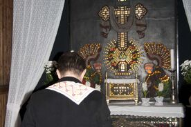 Boží hrob v expozici kostela sv. Anny, VMP – Dřevěné městečko, slavnostní požehnání P. Petr Dujka, dat. 29. 3. 2015
