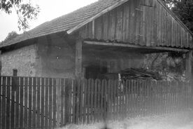 1_ Kovárna v Horní Lidči – čelní štítová strana, 1995 / The smithy in Horní Lideč – the front gable side, 1995