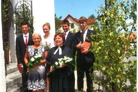 Mládež s farářkou u příležitosti konfirmace, Raná, 2018.<br />  (Foto: Autor neznámý, Dokumentační fond MVP)