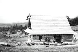 7_Valašská dědina, stavba obytné chalupy, 1970 / The Wallachian Village, construction of the cottage, 1970