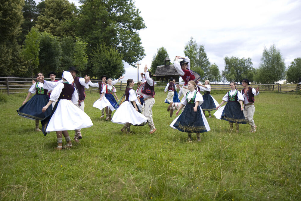 Odpoledne s folklorním souborem Klobučan 