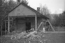 9_Mlýnská dolina, kovárna před dokončením, 2008 / Water Mill Valley, the smithy before completion, 2008