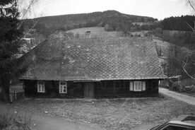 3_Zděchov, bývalá hospoda a obchod, vchod, 1998 / Zděchov, former inn and shop, entrance, 1998