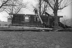 4_Karolinka-Rákošové, demontáž domu před převozem do muzea, 1970 / Karolinka-Rákošové, dismantling of the building before transport to the museum, 1970