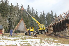 4. Staré Hamry – demontáž stodoly, 2018 / Staré Hamry – dismantling the barn, 2018