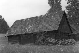 4_Velké Karlovice, stodola na původním místě, 1966 / Velké Karlovice, the barn in its original location, 1966
