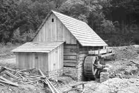 7_ Valcha krátce po dostavbě v Mlýnské dolině, 1982 / Water Mill Valley, the fulling mill shortly after completion, 1982