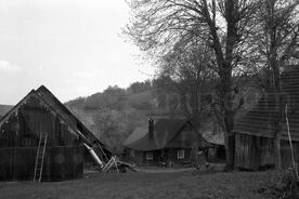 6_Zděchov, ukázka rodového shluku, dům čp. 88, 1985 / Zděchov, cluster of family cottages, house no. 88, 1985
