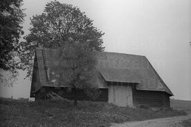 2_Hodslavice, umístění stodoly v krajině, 1970 / Hodslavice, the placement of the barn in the landscape, 1970