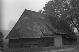 3_Hodslavice, polygonální stěna stodoly, 1970 / Hodslavice, polygonal barn wall, 1970