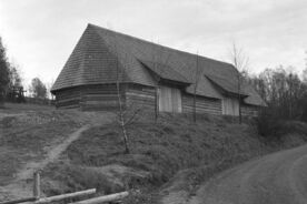 9_Valašská dědina, umístění stodoly v terénu, 1973 / The Wallachian Village, the placement of the barn in the terrain, 1973<br />  <br />  