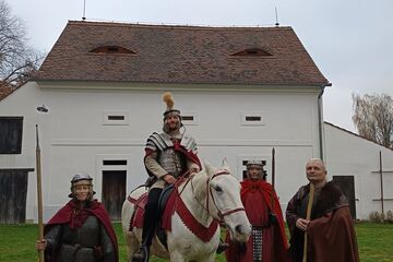 Svatomartinské hody na bolevecké návsi a statku U Matoušů