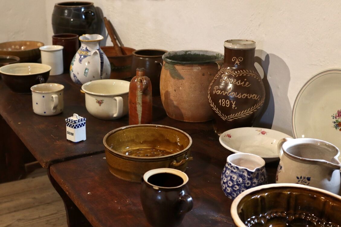 Co se skrývalo v kredencích našich babiček?, 2023. Foto: Pavel Bulena, Muzeum v přírodě Vysočina