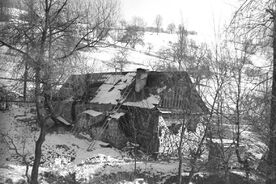 4_Prlov, dům na původním místě, 1972 / Prlov, the cottage in its original location, 1972