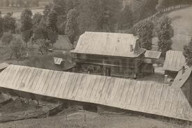 1_ Fojtství z Velkých Karlovic na původním místě, 1931 / The reeve´s house from Velké Karlovice on its original site, 1931