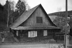 4_Štítová strana domu, 1998 / The gable side of the building, 1998