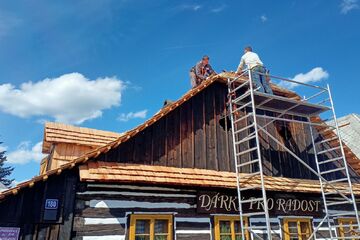 Muzeum v přírodě Vysočina pokračuje v opravě šindelových střech 